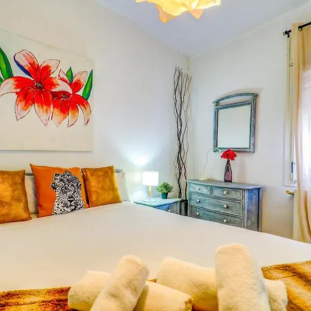 The Holi By Hello Homes Apartman *